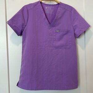 Figs Catarina one-pocket scrub top in lilac dawn